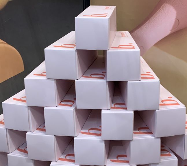 뷰릿, 여성의 날 맞아 1억원 수강료·1천만원 상당 제품 기부 - 뉴스 썸네일 이미지