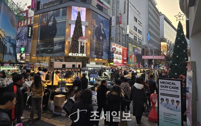 불법 환치기의 온상?.. 명동 환전소에 세관 직원들이 떴다 [르포] - 뉴스 썸네일 이미지