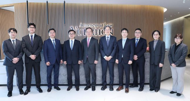 법무법인 율촌-IR큐더스, '기업지배구조 대응 컨설팅 강화' MOU 체결 - 뉴스 썸네일 이미지