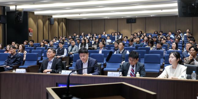 "무역안보, 기업에게 듣다".. 관세청, 삼성전자 초청 특강 개최 - 뉴스 썸네일 이미지