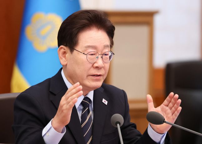 이 대통령의 충고, "지나침은 모자람만 못하다... 상식의 선을 지켜라"