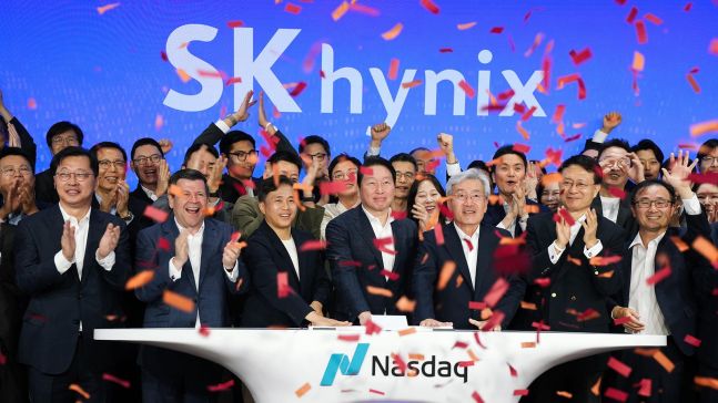 SK하이닉스 본주·ADR 가격 괴리 좁혀질까...29일부터 상호전환 시작 - 뉴스 썸네일 이미지