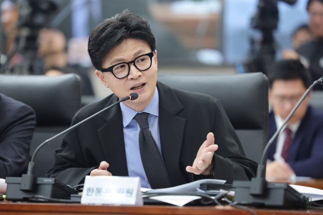 한동훈 "제미나이 왈, 李대통령 재판받아야"… AI 발언 맞불전