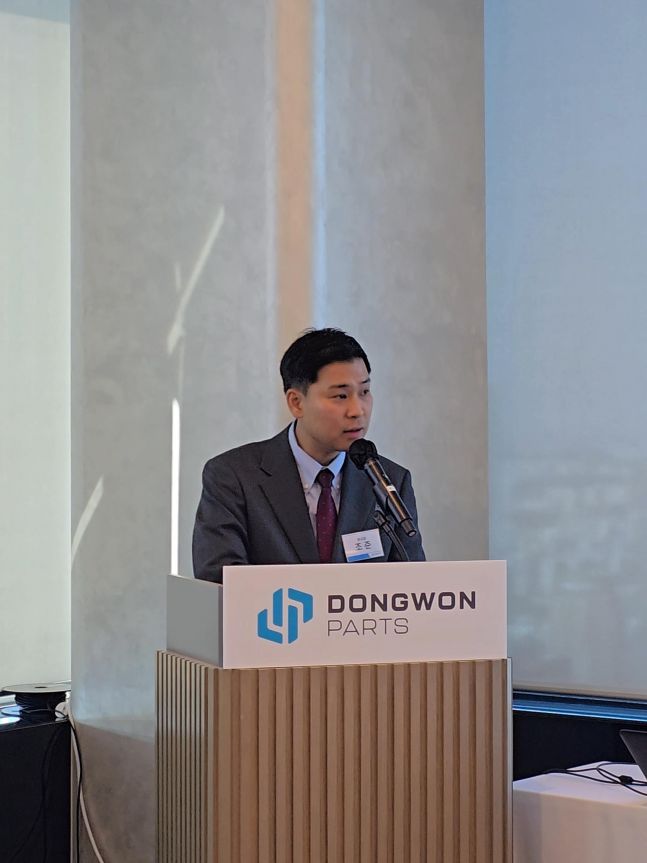 동원파츠, 수익성 높인 반도체 부품 강자 '코스닥 출사표'...주관사 삼성... - 뉴스 썸네일 이미지