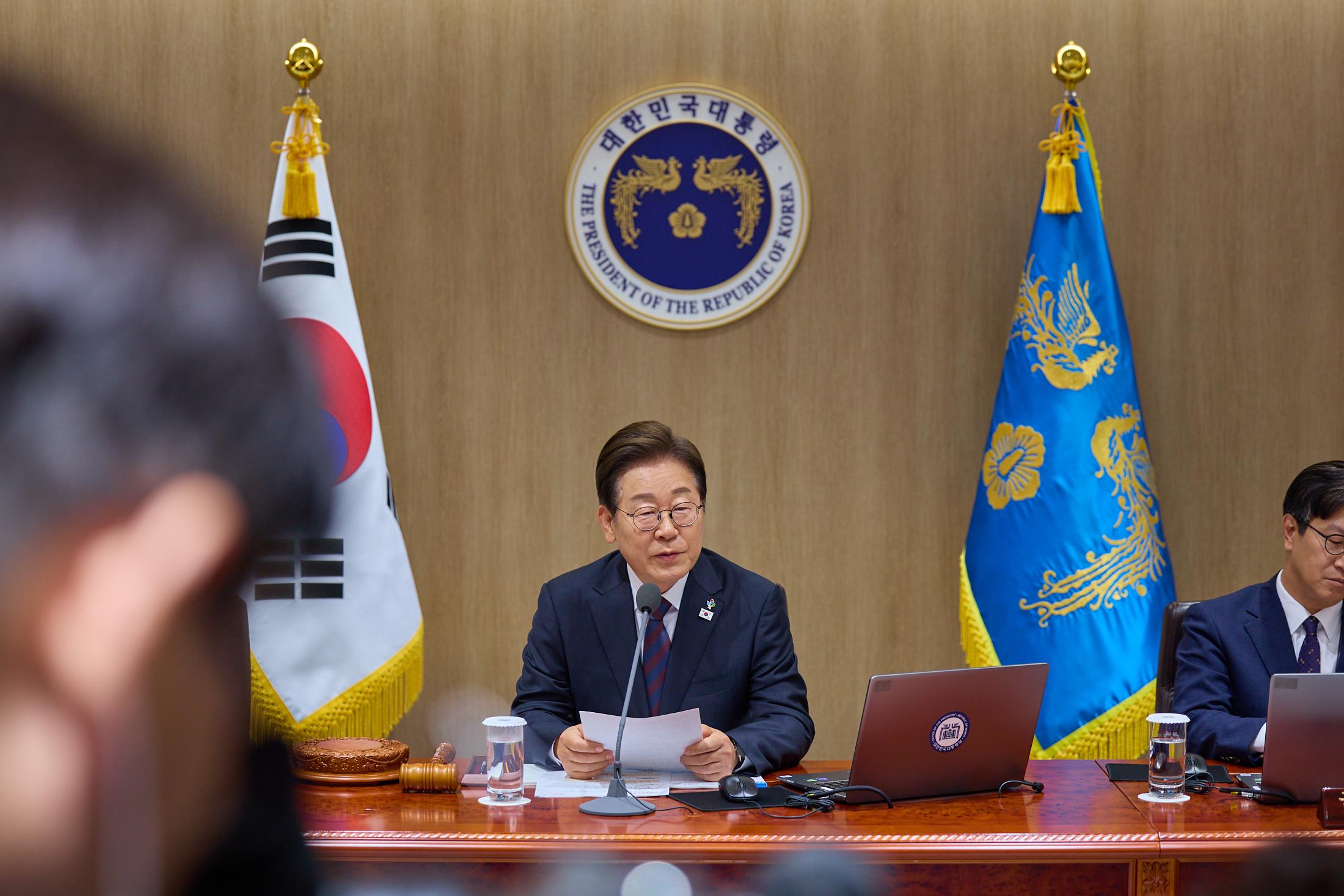 이재명 대통령, 댓글 조작 범죄의 심각성 강조, 청년층 고용 불안, 국내 사회의 복합적 문제