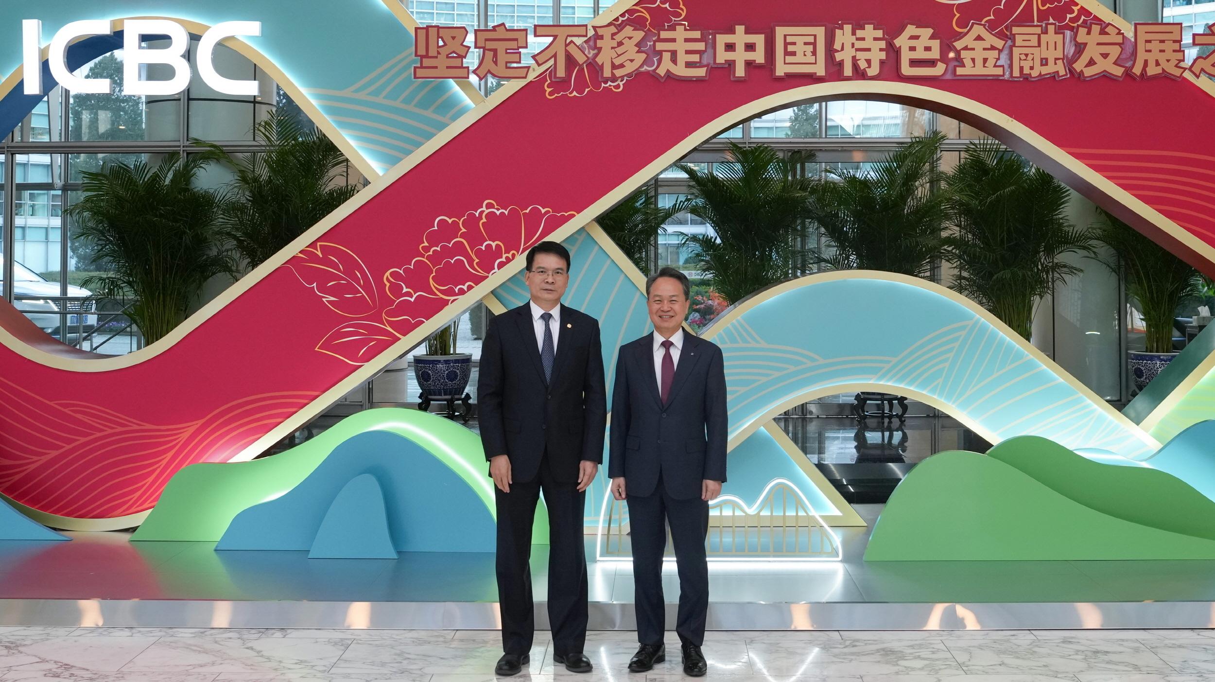 진옥동 신한금융 회장, ICBC와 글로벌 경쟁력 강화 논의…민간 통화스왑 확대 등 협력 가능성 모색-조세일보모바일