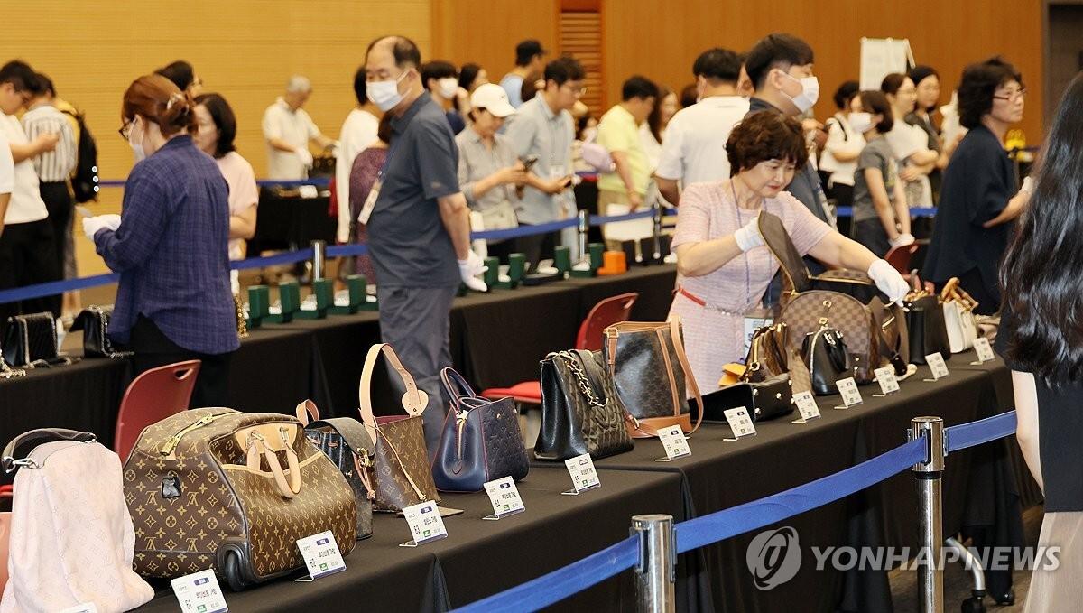 “스크래치 C급인데 1101만원?”…압류 명품 공매서도 ‘샤테크’ 열풍 - 조세일보